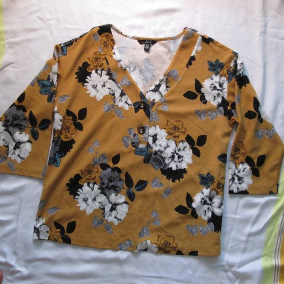 Jules & Leopold Tops - Jules & Leopold Women's Floral V-Neck Half Button Up Blouse Sz M 97% Pol…